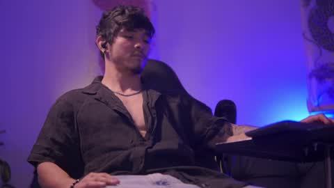 Snapshot of damianow chatting on March 9, 12:21 am insta damn8 -------- online show from March 9, 12:21 am