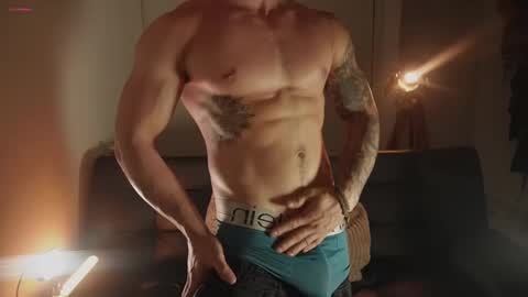 Snapshot of damianow chatting on September 20, 12:55 am insta damn8 -------- online show from September 20, 12:55 am