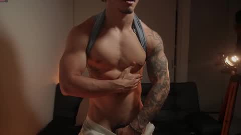 Snapshot of damianow chatting on September 25, 11:30 pm insta damn8 -------- online show from September 25, 11:30 pm