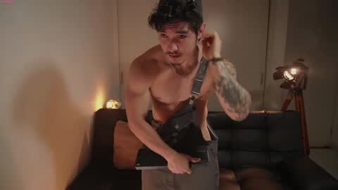 Snapshot of damianow chatting on September 26, 11:53 pm insta damn8 -------- online show from September 26, 11:53 pm