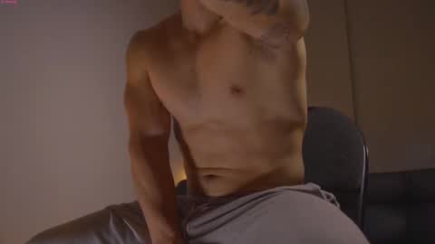 Snapshot of damianow chatting on September 28, 11:43 pm insta damn8 -------- online show from September 28, 11:43 pm