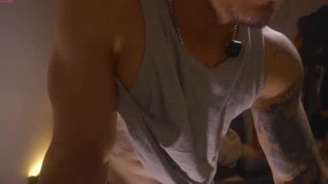 Snapshot of damianow chatting on October 3, 11:46 pm insta damn8 -------- online show from October 3, 11:46 pm