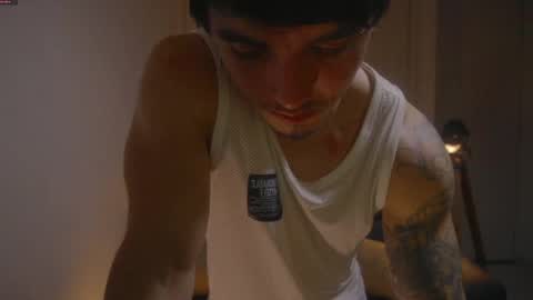 Snapshot of damianow chatting on October 5, 1:37 am insta damn8 -------- online show from October 5, 1:37 am