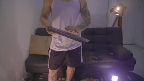 Snapshot of damianow chatting on October 25, 3:18 pm insta damn8 -------- online show from October 25, 3:18 pm