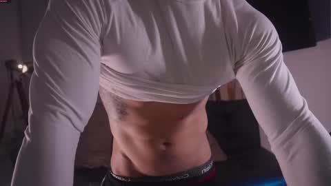 Snapshot of damianow chatting on November 7, 11:49 pm insta damn8 -------- online show from November 7, 11:49 pm