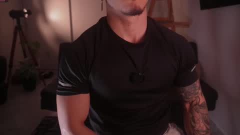 Snapshot of damianow chatting on November 14, 11:57 pm insta damn8 -------- online show from November 14, 11:57 pm