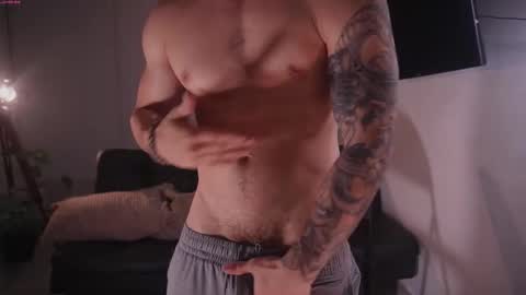 Snapshot of damianow chatting on November 18, 11:59 pm insta damn8 -------- online show from November 18, 11:59 pm