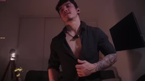 Snapshot of damianow chatting on November 19, 11:27 pm insta damn8 -------- online show from November 19, 11:27 pm