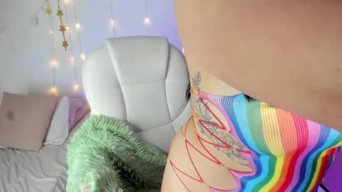 Snapshot of damn_that_booty chatting on January 10, 10:06 am Criss online show from January 10, 10:06 am