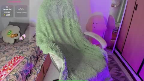 Snapshot of damn_that_booty chatting on February 9, 5:19 am Criss online show from February 9, 5:19 am