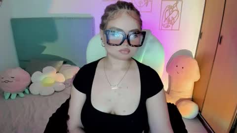 Snapshot of damn_that_booty chatting on November 2, 2:14 am Criss online show from November 2, 2:14 am