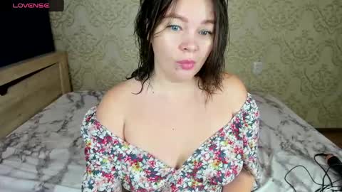 Snapshot of danajhonson chatting on January 2, 2:43 am danajhonson online show from January 2, 2:43 am