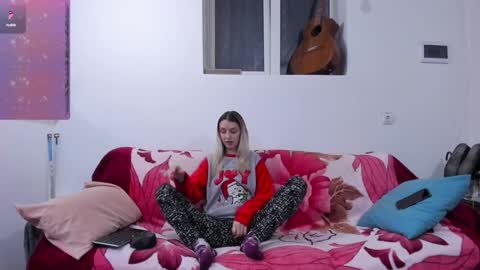 Snapshot of danamily chatting on December 4, 1:53 pm Denisa personalized vinyl photo wallpaper 95-cm length 239-cm height with danamilys autograph or photo on request personaliz online show from December 4, 1:53 pm