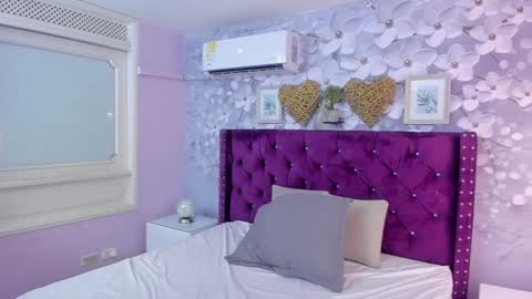 Snapshot of danee_19 chatting on February 8, 11:44 am Daniela online show from February 8, 11:44 am