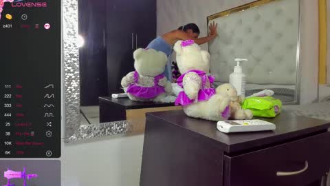 Snapshot of dani_ary chatting on February 14, 9:43 pm DANI online show from February 14, 9:43 pm