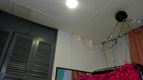 Snapshot of dani_lue chatting on December 13, 2:38 pm dani_lue online show from December 13, 2:38 pm