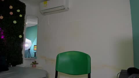 Snapshot of dani_lue chatting on December 15, 12:17 pm dani_lue online show from December 15, 12:17 pm