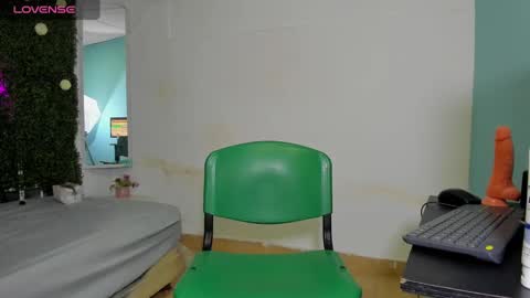 Snapshot of dani_lue chatting on December 15, 3:20 pm dani_lue online show from December 15, 3:20 pm