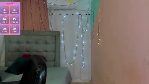 Snapshot of dani_lue chatting on December 22, 11:44 am dani_lue online show from December 22, 11:44 am