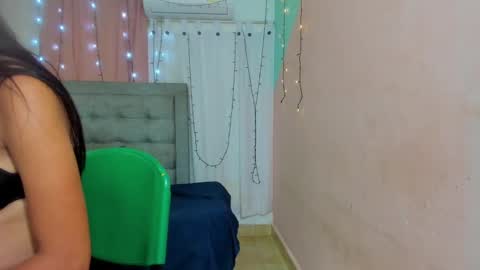 Snapshot of dani_lue chatting on January 25, 11:44 am dani_lue online show from January 25, 11:44 am