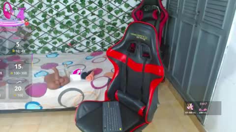 Snapshot of dani_lue chatting on October 13, 2:06 pm dani_lue online show from October 13, 2:06 pm