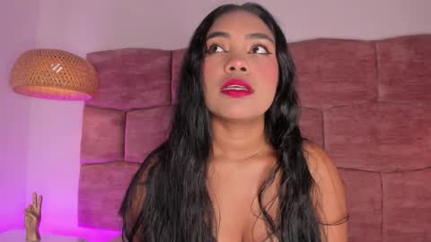 Snapshot of dani_velvet chatting on November 18, 3:45 am online show from November 18, 3:45 am