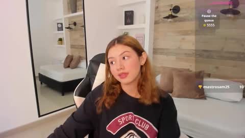 Snapshot of daniand_ chatting on December 5, 1:58 am D A N I A online show from December 5, 1:58 am