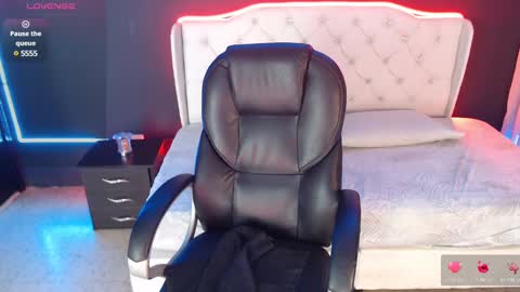 Snapshot of danielle_smithh chatting on March 6, 2:30 am Danielle Smith online show from March 6, 2:30 am