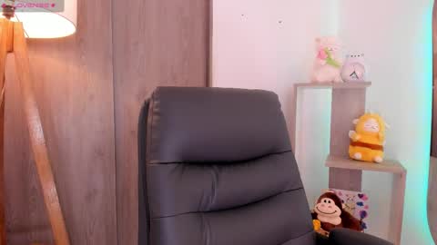 Danielle Rose online show from October 15, 9:37 pm