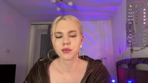 Snapshot of danielpaige_ chatting on January 18, 10:17 pm GABRIEL online show from January 18, 10:17 pm