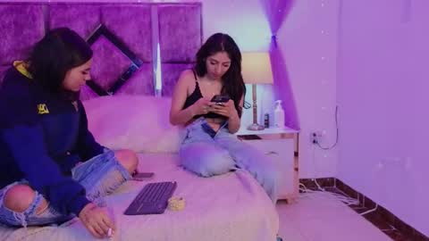 Snapshot of danilu_eva21 chatting on November 2, 6:21 pm Danilu and Eva online show from November 2, 6:21 pm