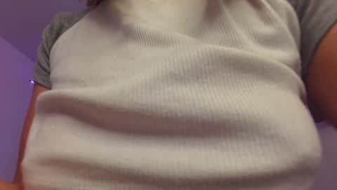 Snapshot of danmsel chatting on December 17, 4:21 pm Pau online show from December 17, 4:21 pm