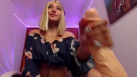 Snapshot of danmsel chatting on February 19, 3:38 pm Pau online show from February 19, 3:38 pm