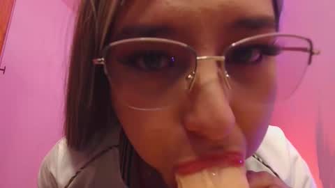 Snapshot of danmsel chatting on October 14, 6:31 pm Pau online show from October 14, 6:31 pm