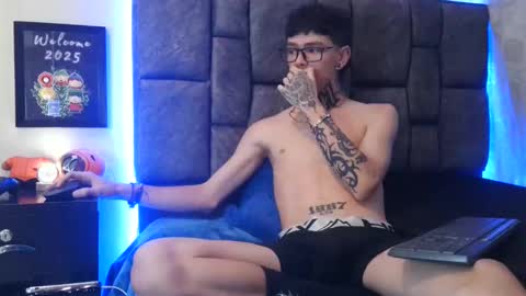 Snapshot of dann_brown chatting on January 19, 7:04 pm Dann Brown online show from January 19, 7:04 pm