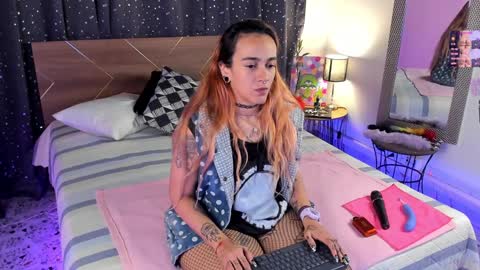 Snapshot of danna__castle chatting on December 20, 4:53 am Dannacastle online show from December 20, 4:53 am