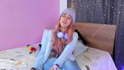 Snapshot of danna__castle chatting on February 25, 4:57 am Dannacastle online show from February 25, 4:57 am