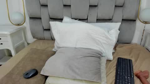 Danna online show from February 12, 2:43 pm