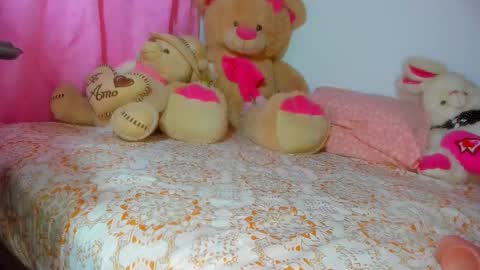 Danna Sofia jeins online show from October 6, 9:29 am