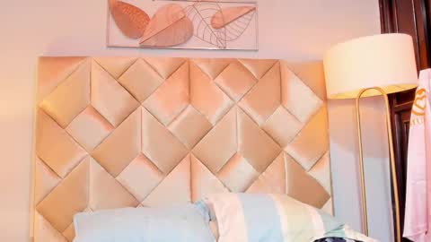 danniakross online show from October 1, 6:41 am