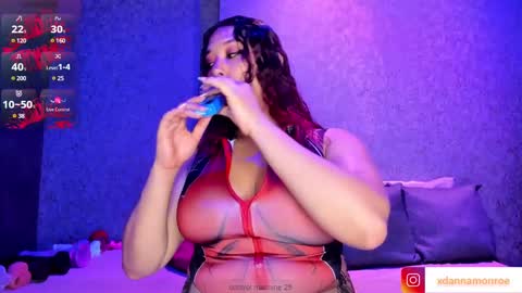 Snapshot of danniamonroee chatting on December 17, 11:06 am Danna Monroe online show from December 17, 11:06 am