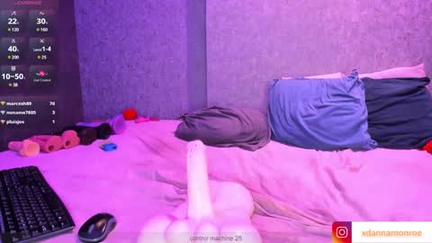 Snapshot of danniamonroee chatting on December 23, 2:39 pm Danna Monroe online show from December 23, 2:39 pm