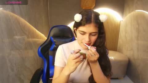 Snapshot of dany_r_ chatting on October 6, 1:19 pm Dany online show from October 6, 1:19 pm