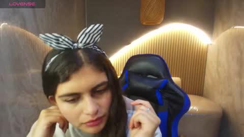 Snapshot of dany_r_ chatting on October 7, 1:19 pm Dany online show from October 7, 1:19 pm