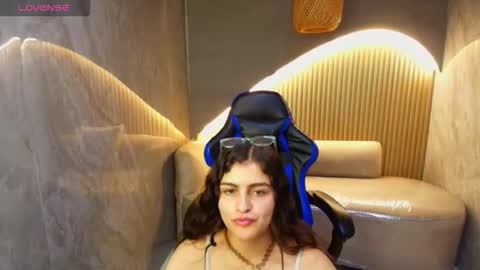 Snapshot of dany_r_ chatting on October 20, 1:00 pm Dany online show from October 20, 1:00 pm