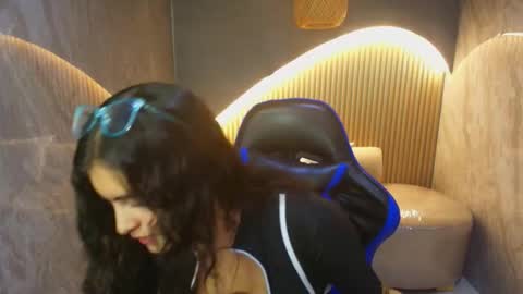 Snapshot of dany_r_ chatting on October 24, 1:07 pm Dany online show from October 24, 1:07 pm