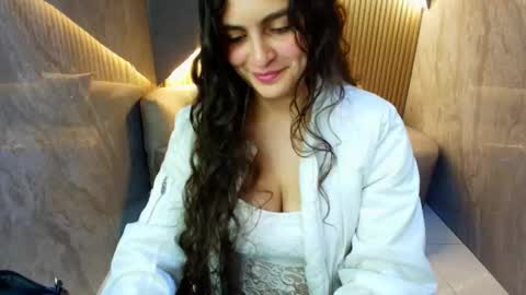 Snapshot of dany_r_ chatting on November 8, 1:00 pm Dany online show from November 8, 1:00 pm