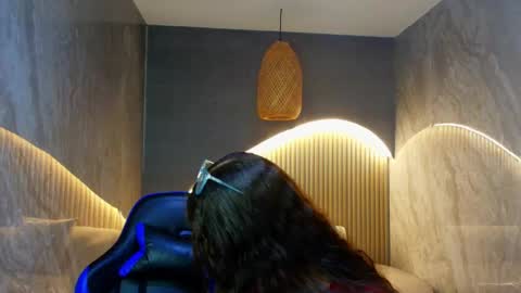 Snapshot of dany_r_ chatting on November 10, 1:21 pm Dany online show from November 10, 1:21 pm