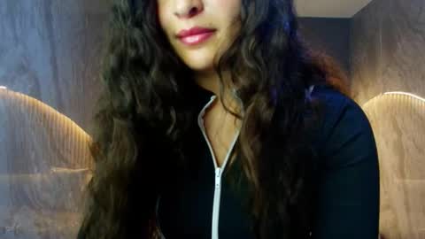 Snapshot of dany_r_ chatting on November 11, 1:44 pm Dany online show from November 11, 1:44 pm