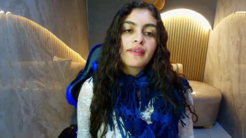 Snapshot of dany_r_ chatting on November 12, 1:44 pm Dany online show from November 12, 1:44 pm